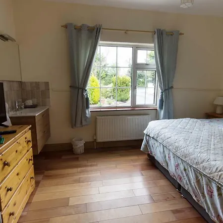 Farmlodge Bed & Breakfast 3*